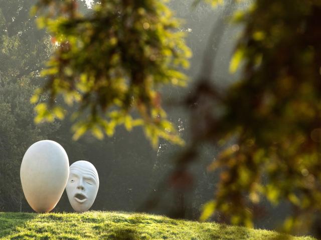 egg sculpture 